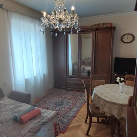 Budget One Room Apartment Баку Екстер'єр фото